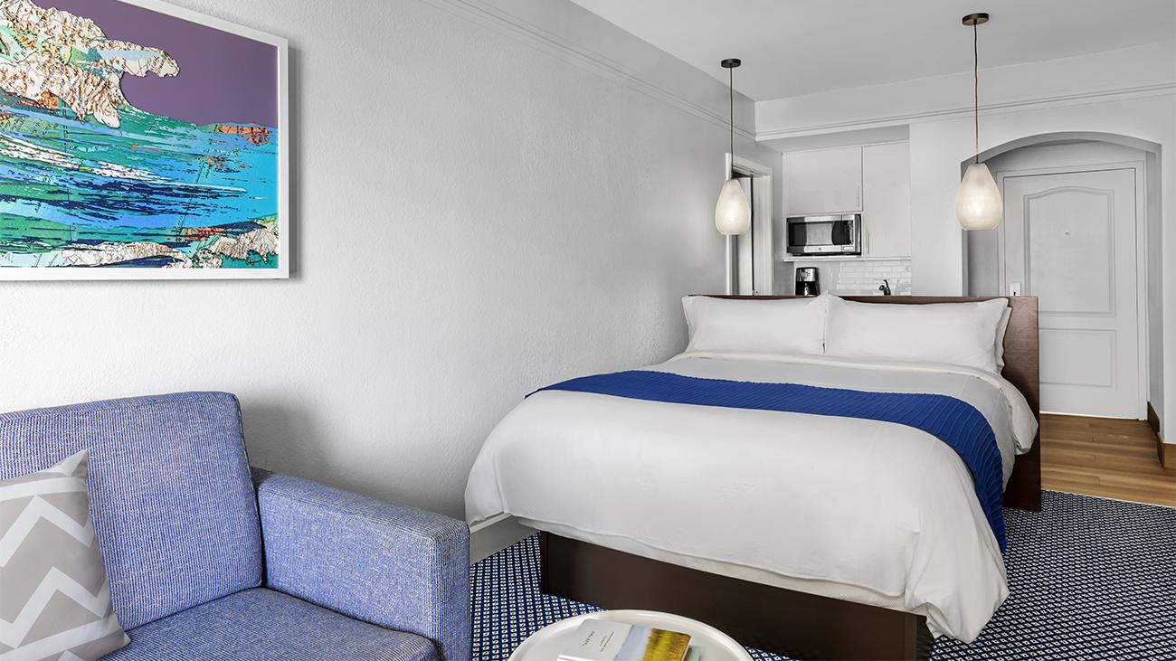 ab-guestroom-villa-kitchenette-and-bed-interior-photo