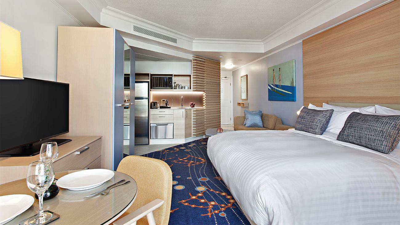 ta-guest-room-livingroomdining-room-interior-photo