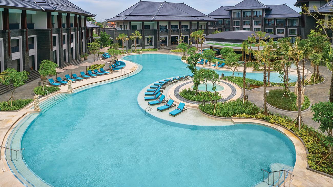 bl-amenity-pool-photo