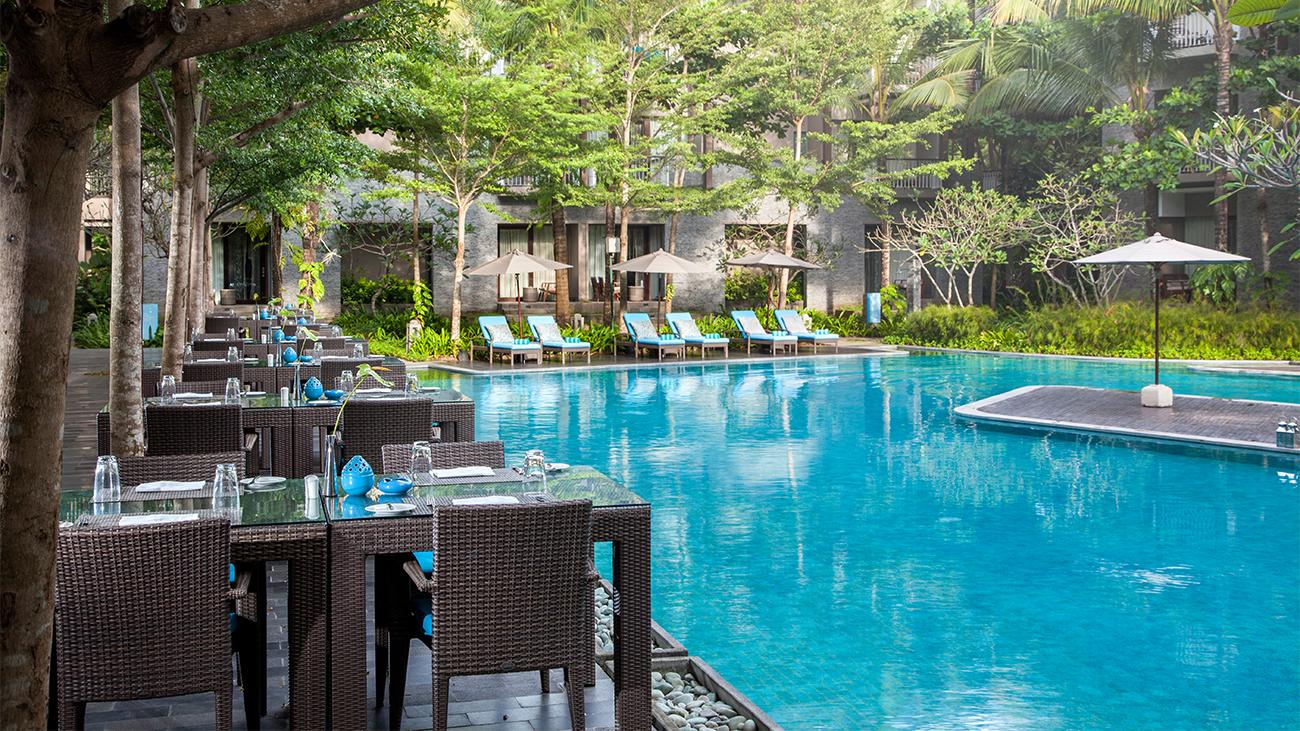 Momo Cafe - Pool Terrace