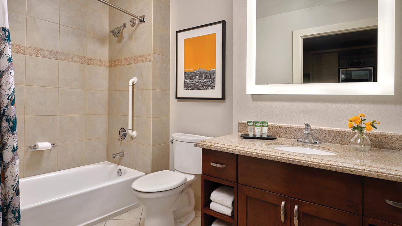 cv-guestroom-or-two-bedroom-guest-bathroom-interior-photo