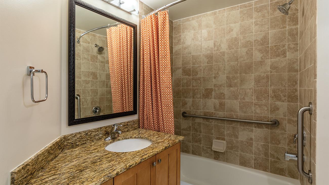 cy-villa-guest-bath-interior-photo