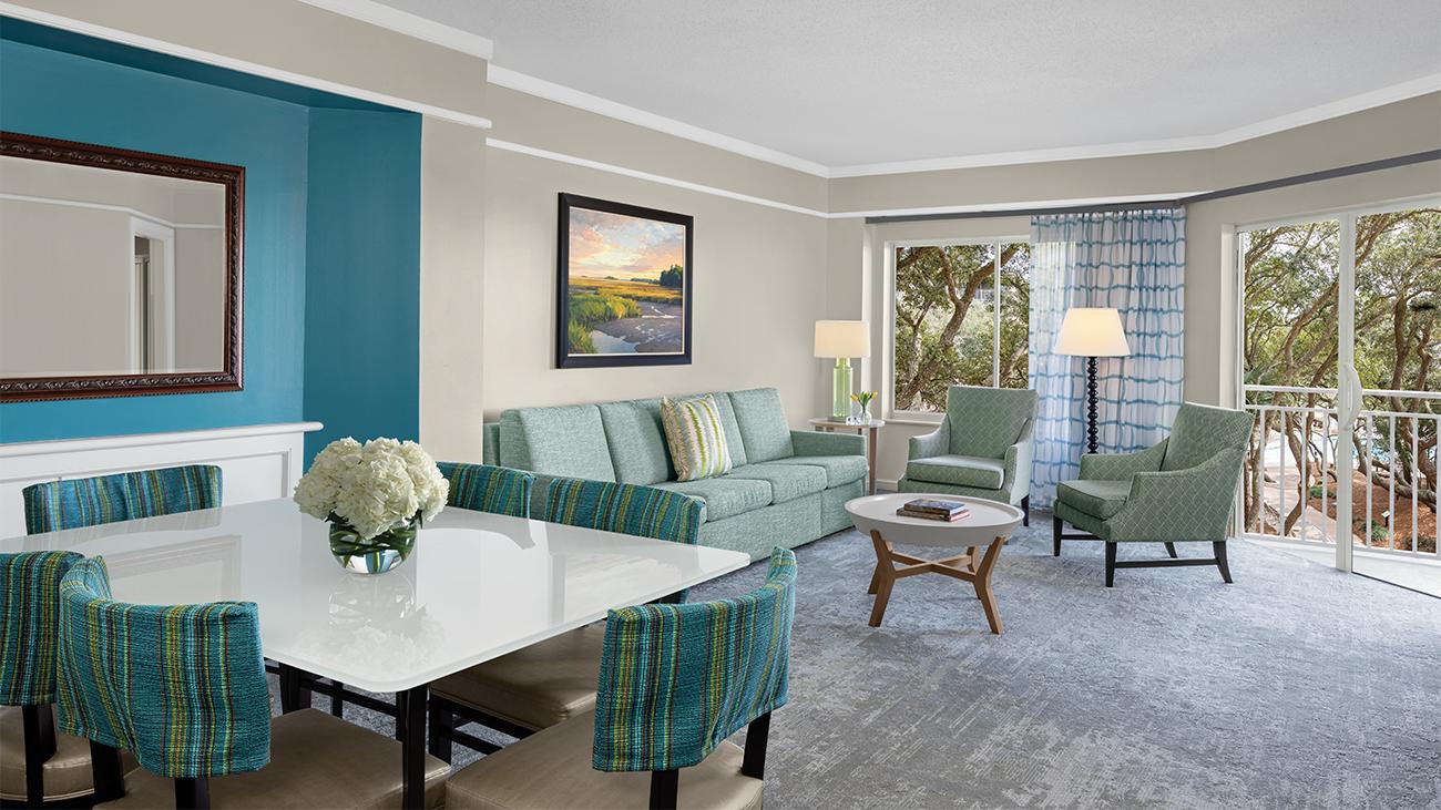 gr-two-bedroom-ocean-side-living-room-and-dining-room-interior-photo