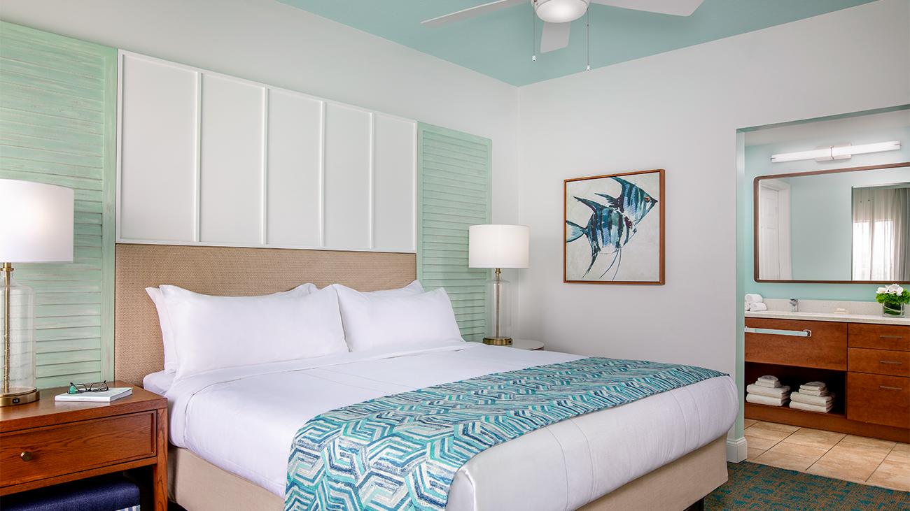 ho-one--or-two-bedroom-villa-master-bedroom-interior-photo