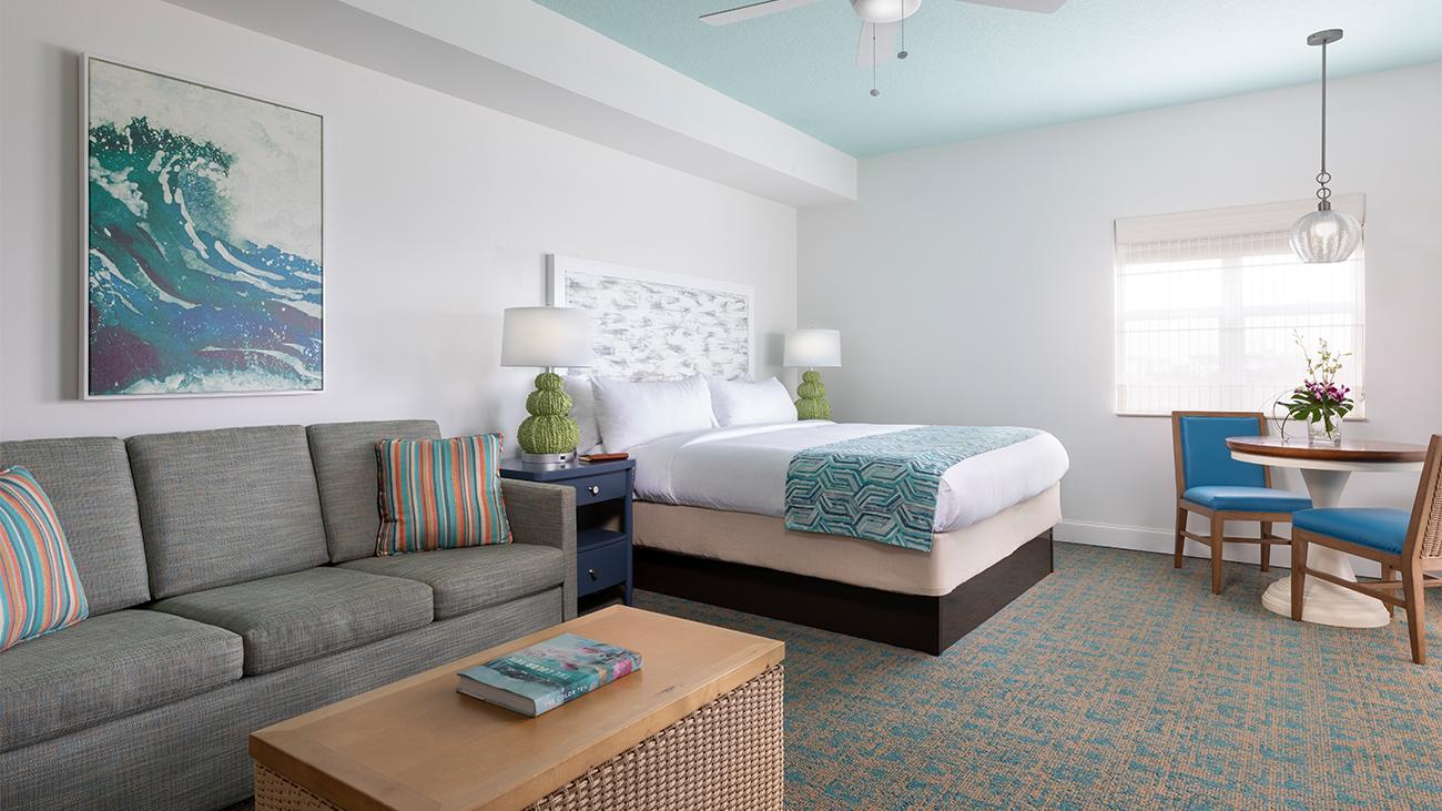 ho-guestroom-living-room-and-bedroom-interior-photo