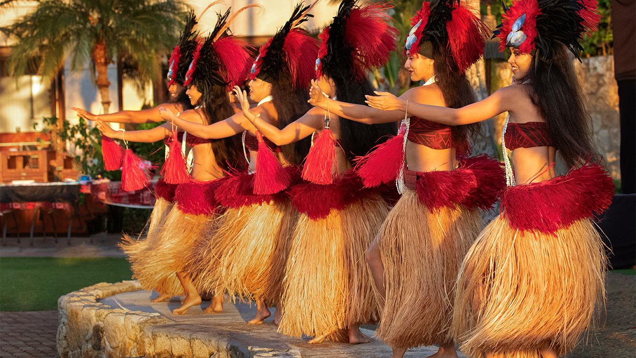 Fia Fia Polynesian Dinner Show - Hula
