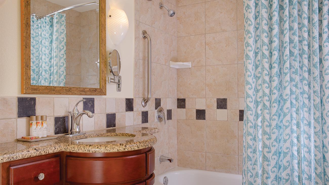 ko-villa-kona-guest-bathroom-interior-photo