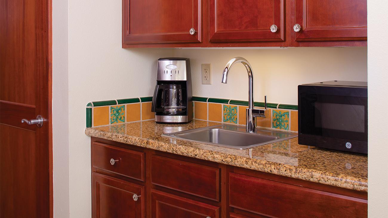 ko-villa-kona-guest-kitchenette-interior-photo