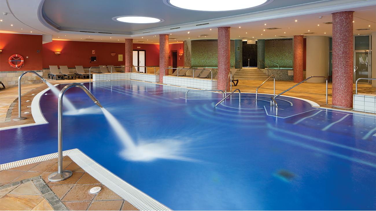mc-amenity-pool-photo