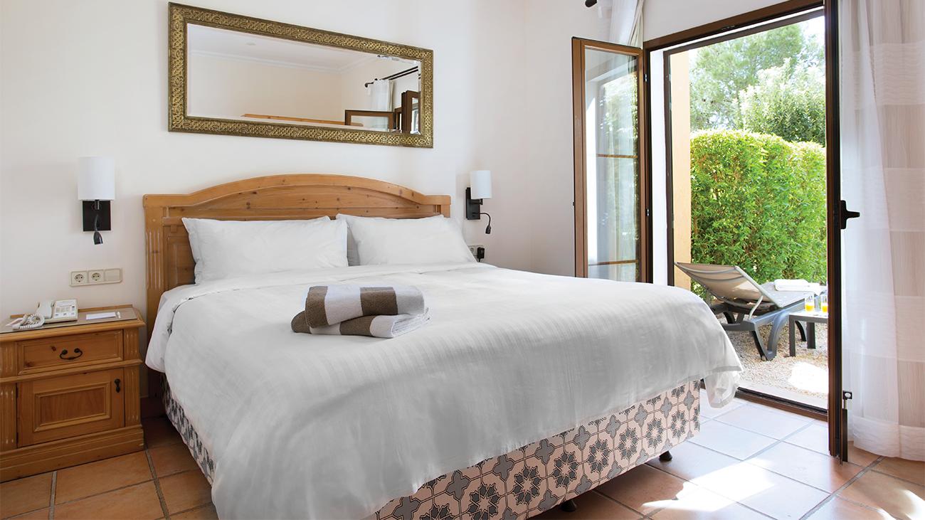 mc-townhouse-master-bedroom-interior-photo-1