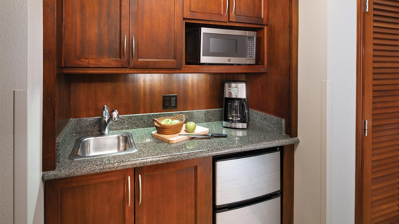mu-two-bedroom-lahaina--napili-towers-kitchenette-interior-photo