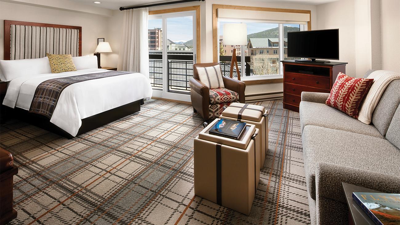 mv-studio-living-and-sleeping-area-interior-photo