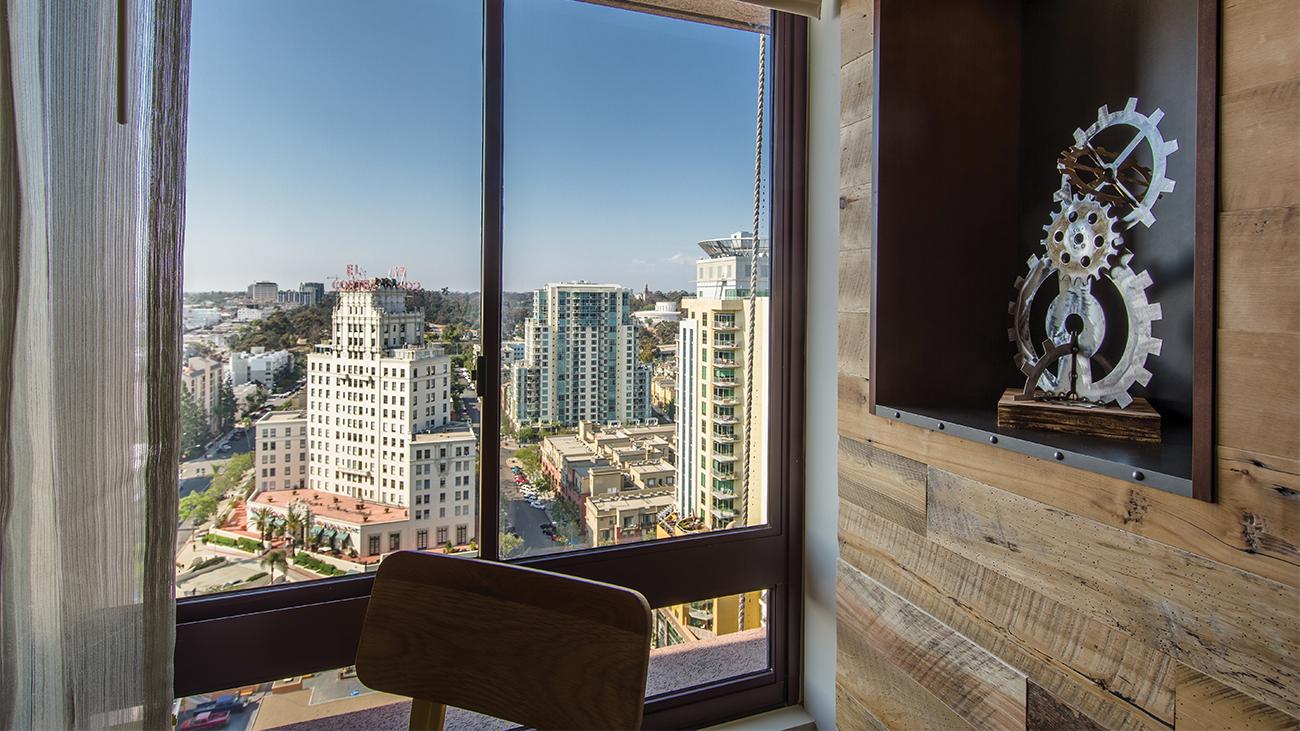 sd-king-suite-city-view-interior-photo