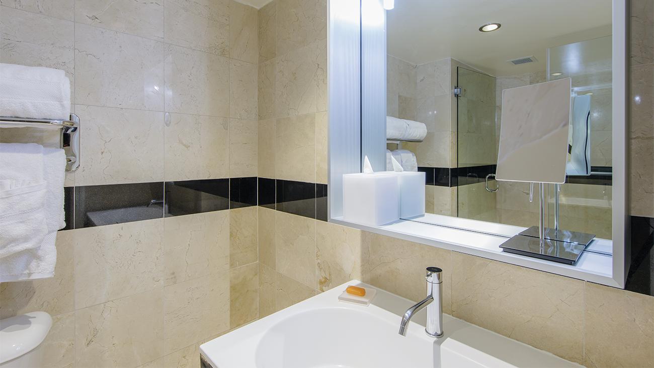 so-qq-studio-bathroom-interior-photo