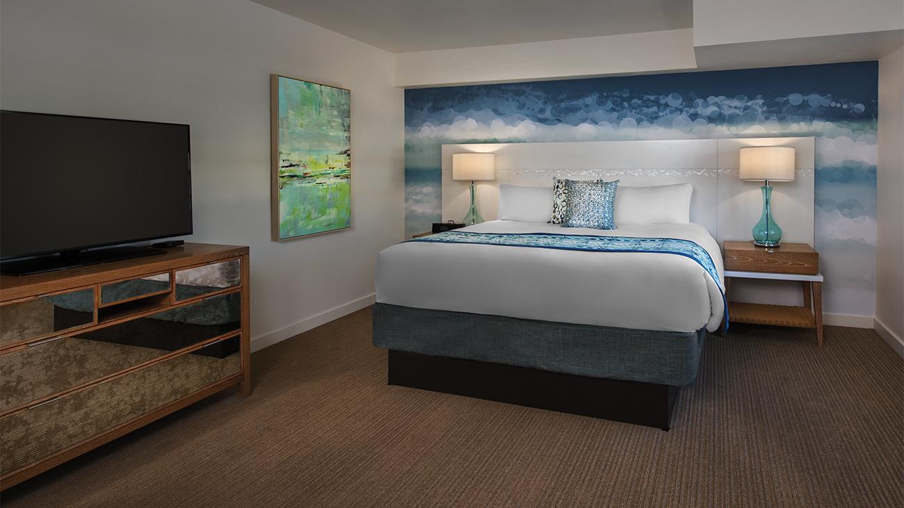 so-two-bedroom-suite-master-bedroom-interior-photo