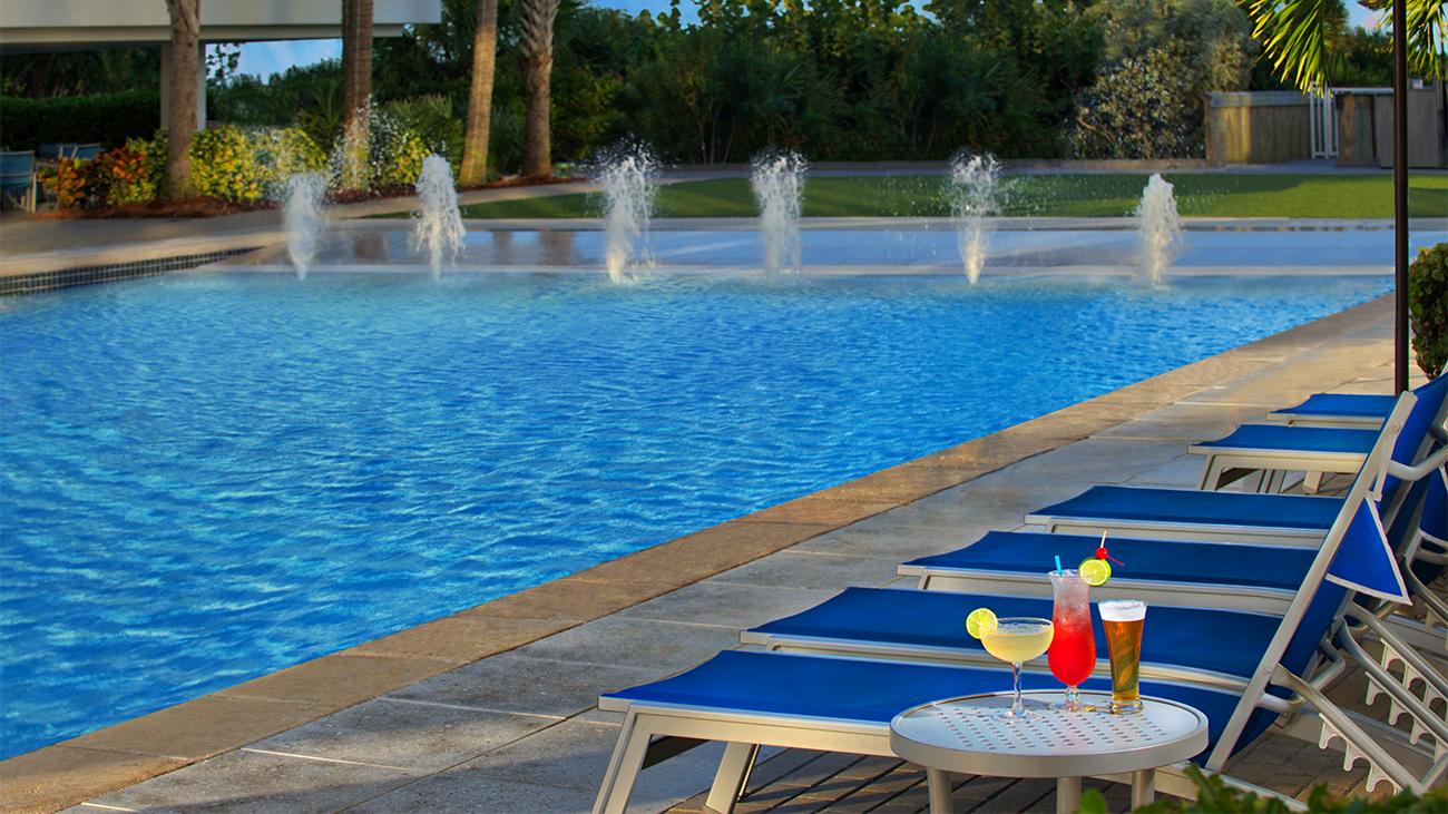 Outdoor Pool - Lounge Chairs