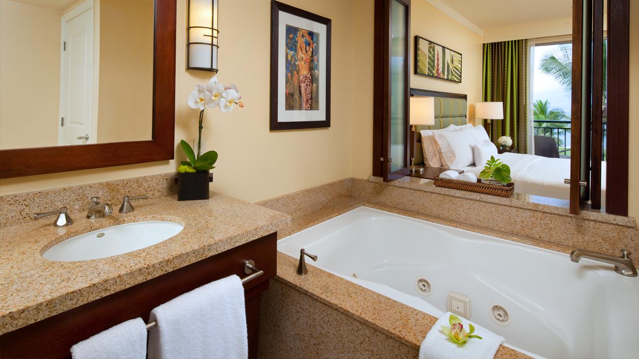 korn-two-bedroom-lockoff-bathroom-interior-photo