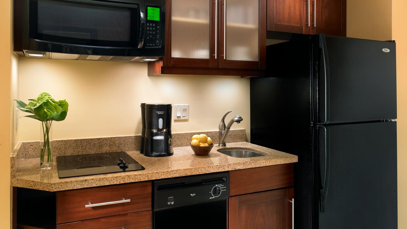 korn-two-bedroom-lockoff-one-bedroom-kitchenette-interior-photo