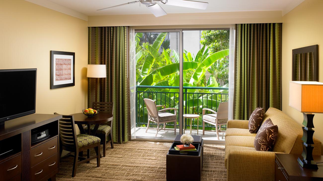 korn-two-bedroom-lockoff-one-bedroom-livingroom-interior-photo