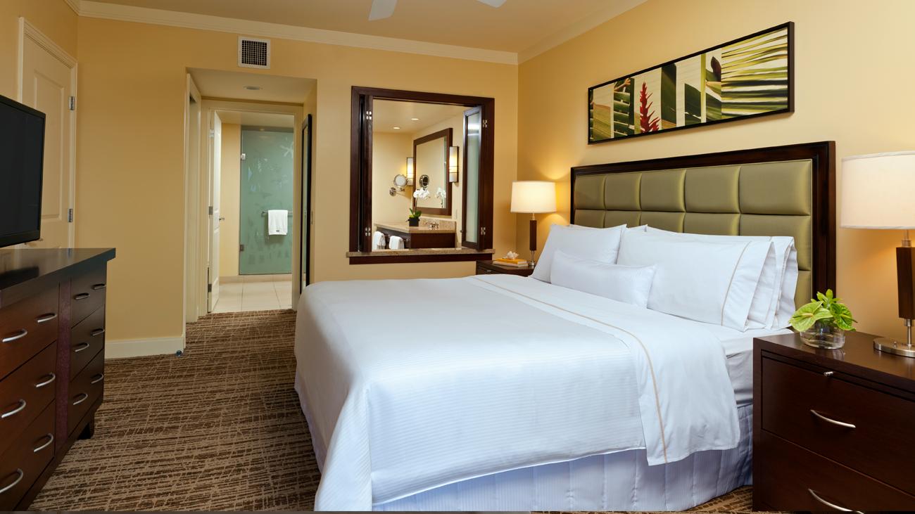 korn-two-bedroom-lockoff-master-bedroom-interior-photo