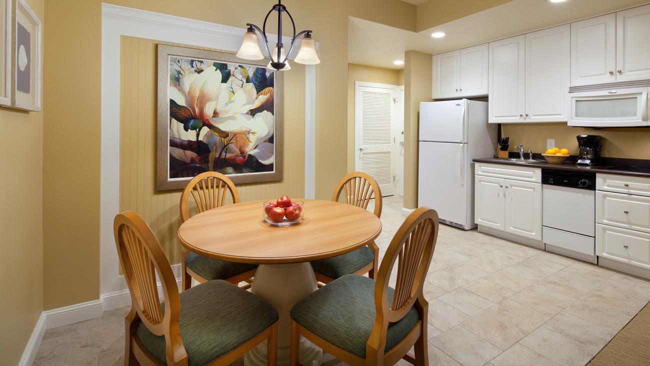sbp-palmetto-three-bedroom-lockoff-dining-and-kitchen-interior-photo