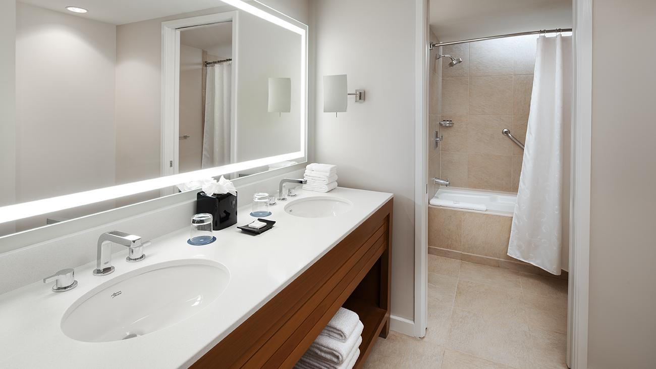 skrv-one-bedroom-vila-two-bedroom-lockoff-bathroom-interior-photo