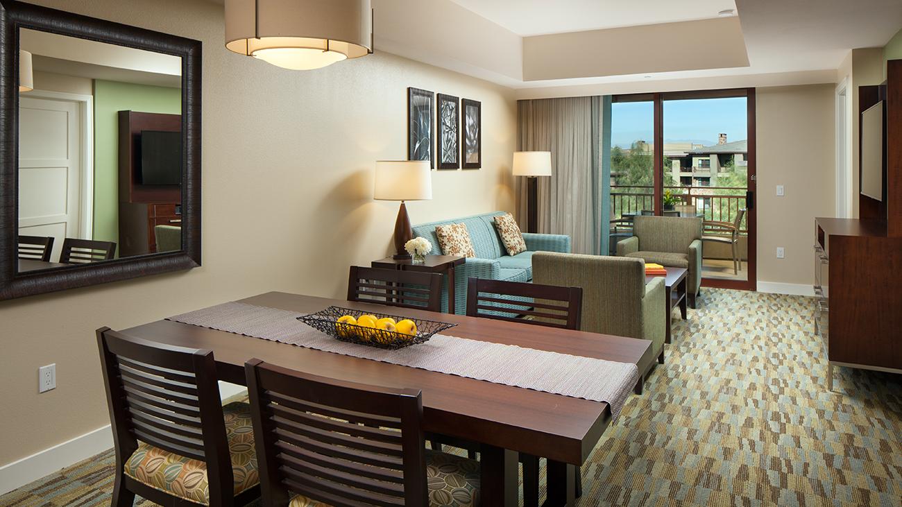 wdw-two-bedroom-lockoff-dining-and-living-room-interior-photo