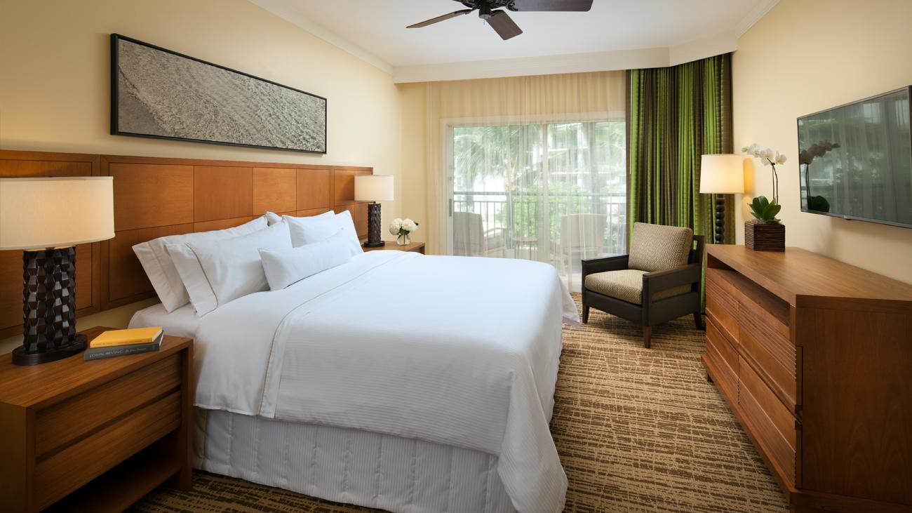 wkorv-two-bedroom-lockoff-bedroom-interior-photo