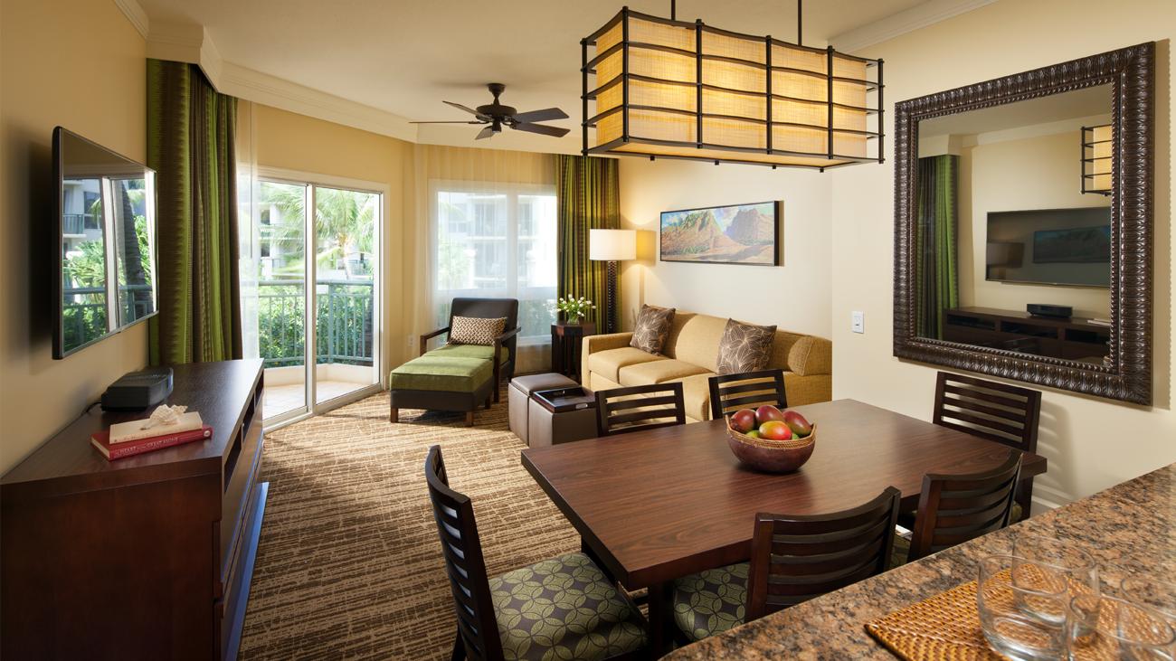 wkorv-two-bedroom-lockoff-dining-and-living-room-interior-photo