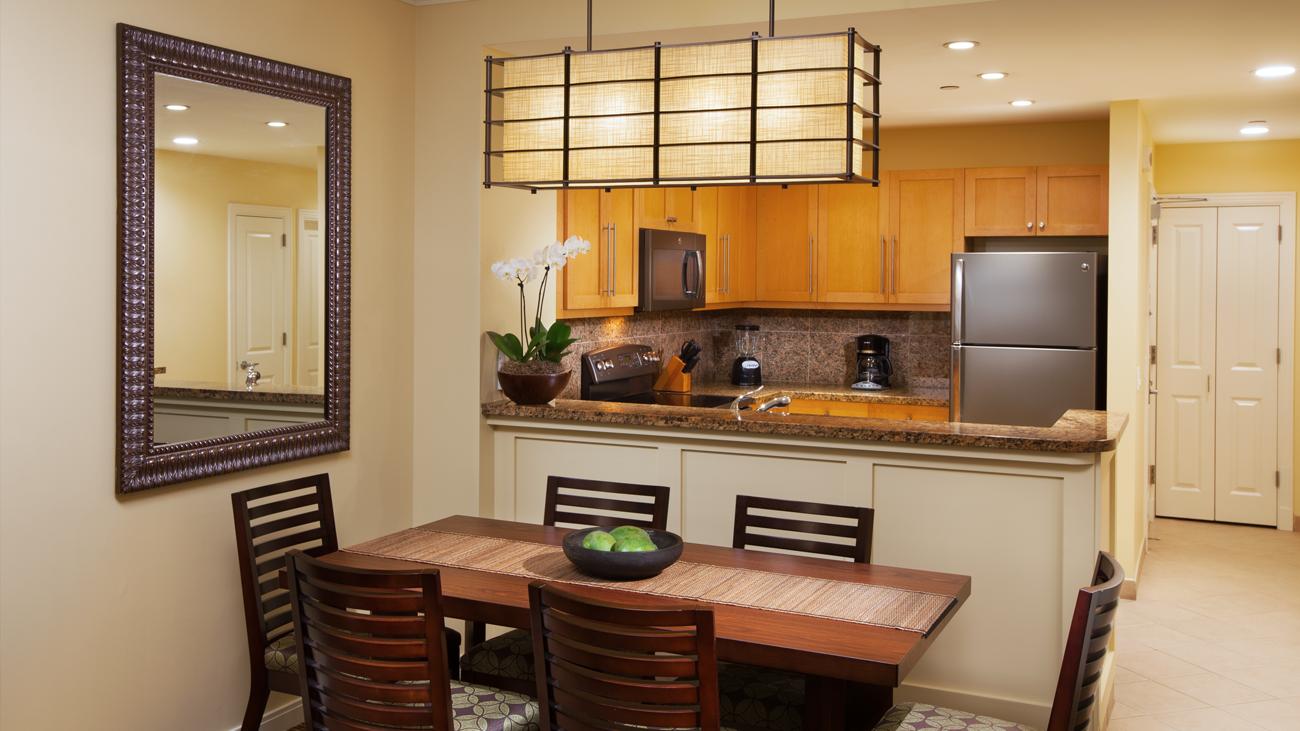 wkorv-two-bedroom-lockoff-kitchen-and-dining-room-interior-photo