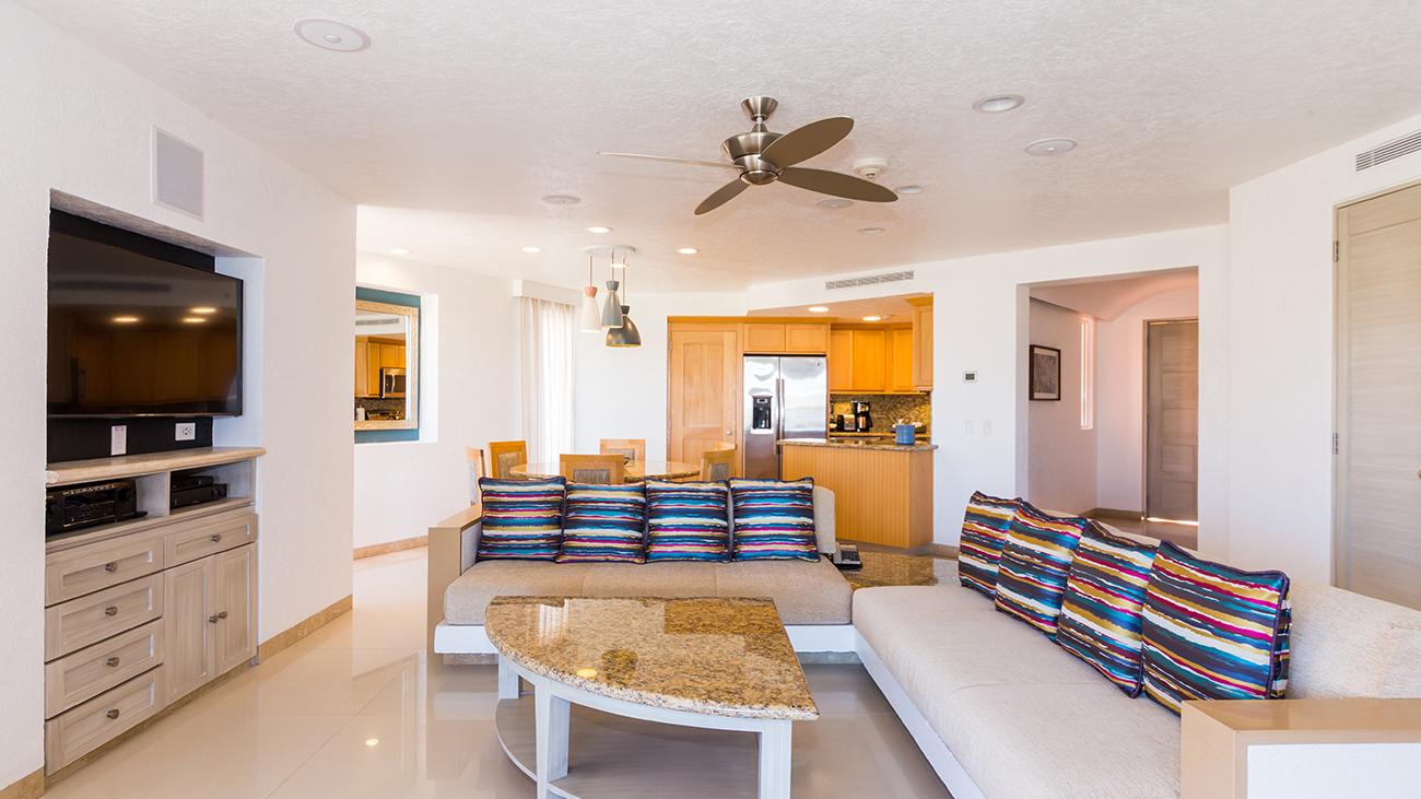 wlcrv-one-bedroom-premium-baja-point-livingroom-interior-photo