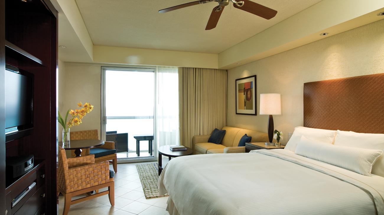 wlor-two-bedroom-lockoff-one-bedroom-premium-bedroom-and-living-room-interior-photo