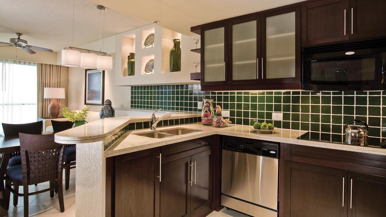 wlor-two-bedroom-lockoff-kitchen-and-dining-room-interior-photo