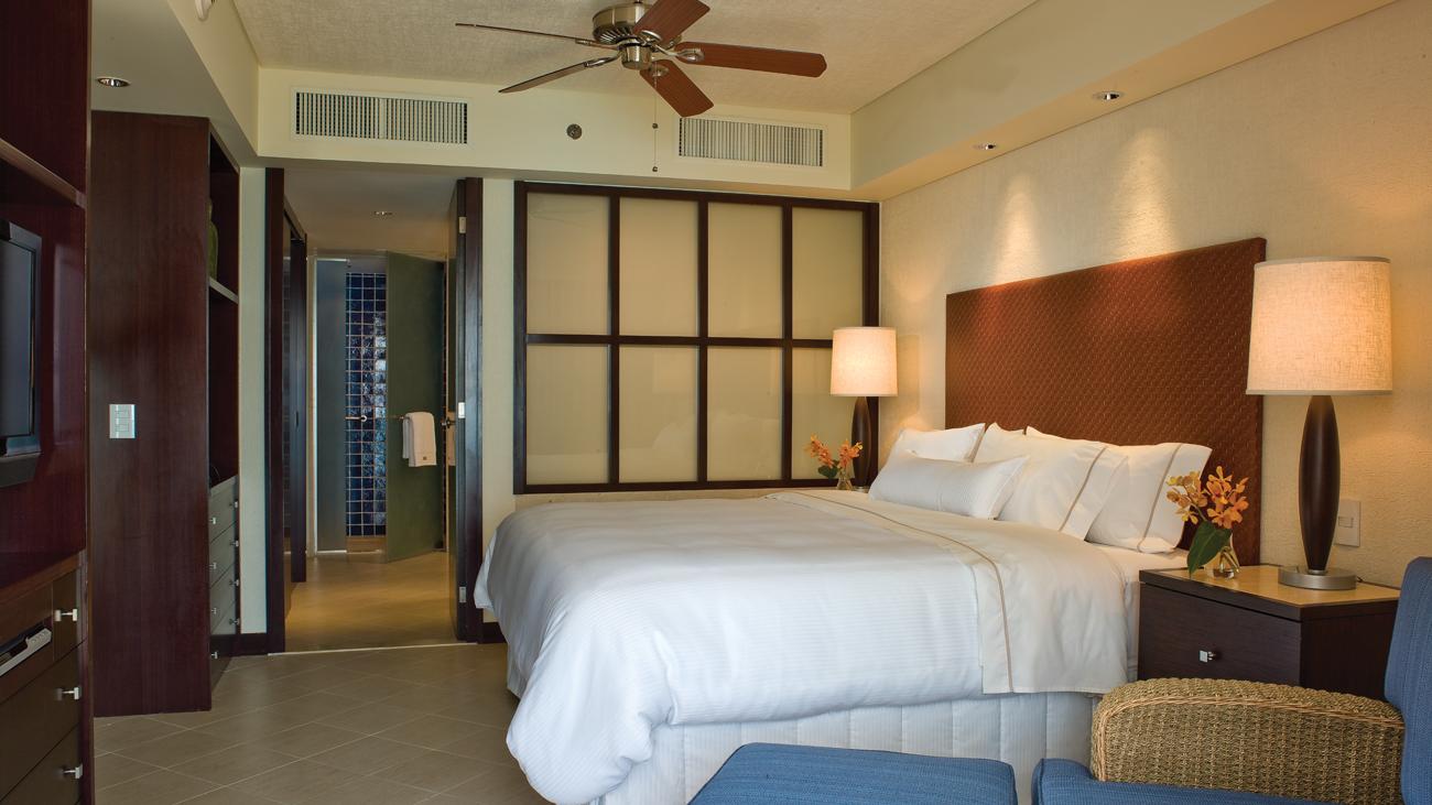 wlor-two-bedroom-lockoff-masterroom-interior-photo