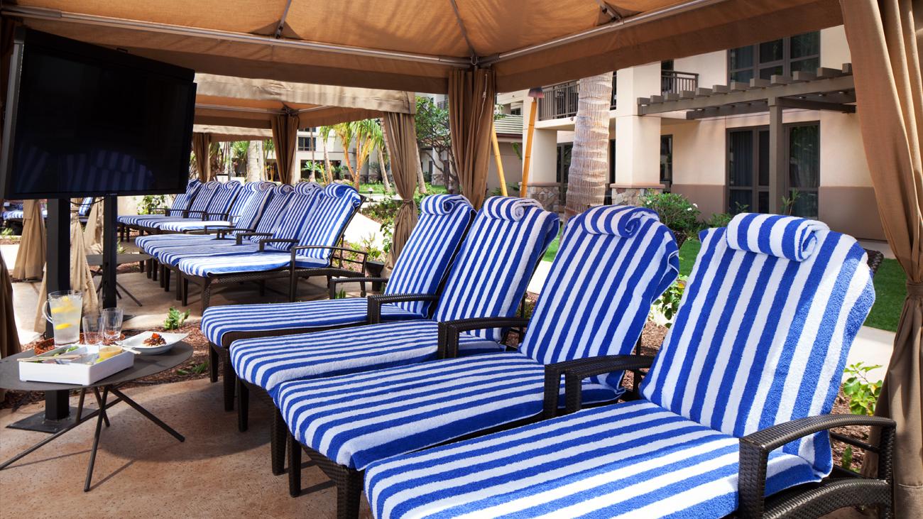 wnov-amenities-poolside-cabanas-main