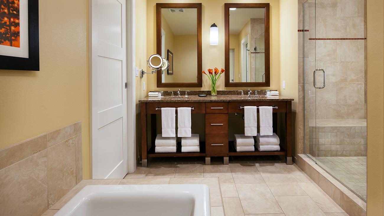 wrf-two-bedroom-lockoff-bathroom-interior-photo