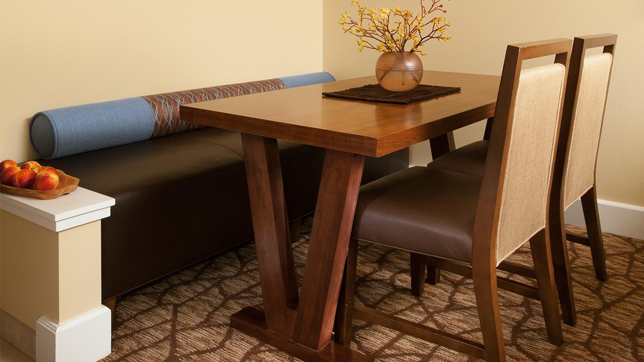 wrf-two-bedroom-lockoff-dining-interior-photo