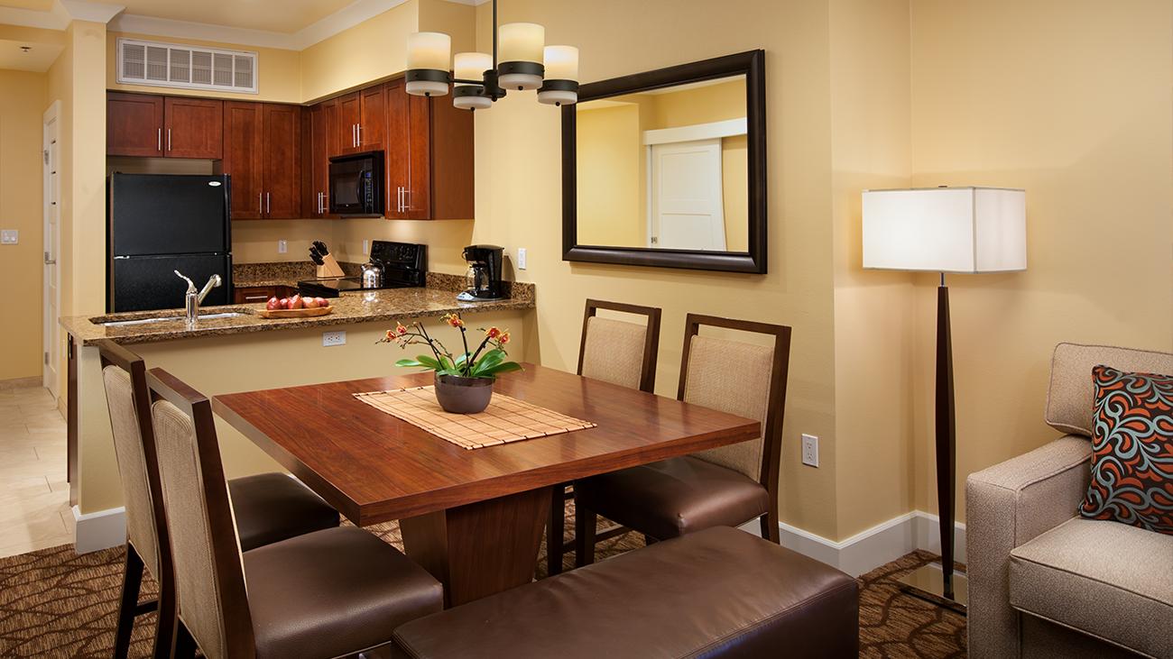 wrf-two-bedroom-lockoff-dining-and-kitchen-interior-photo