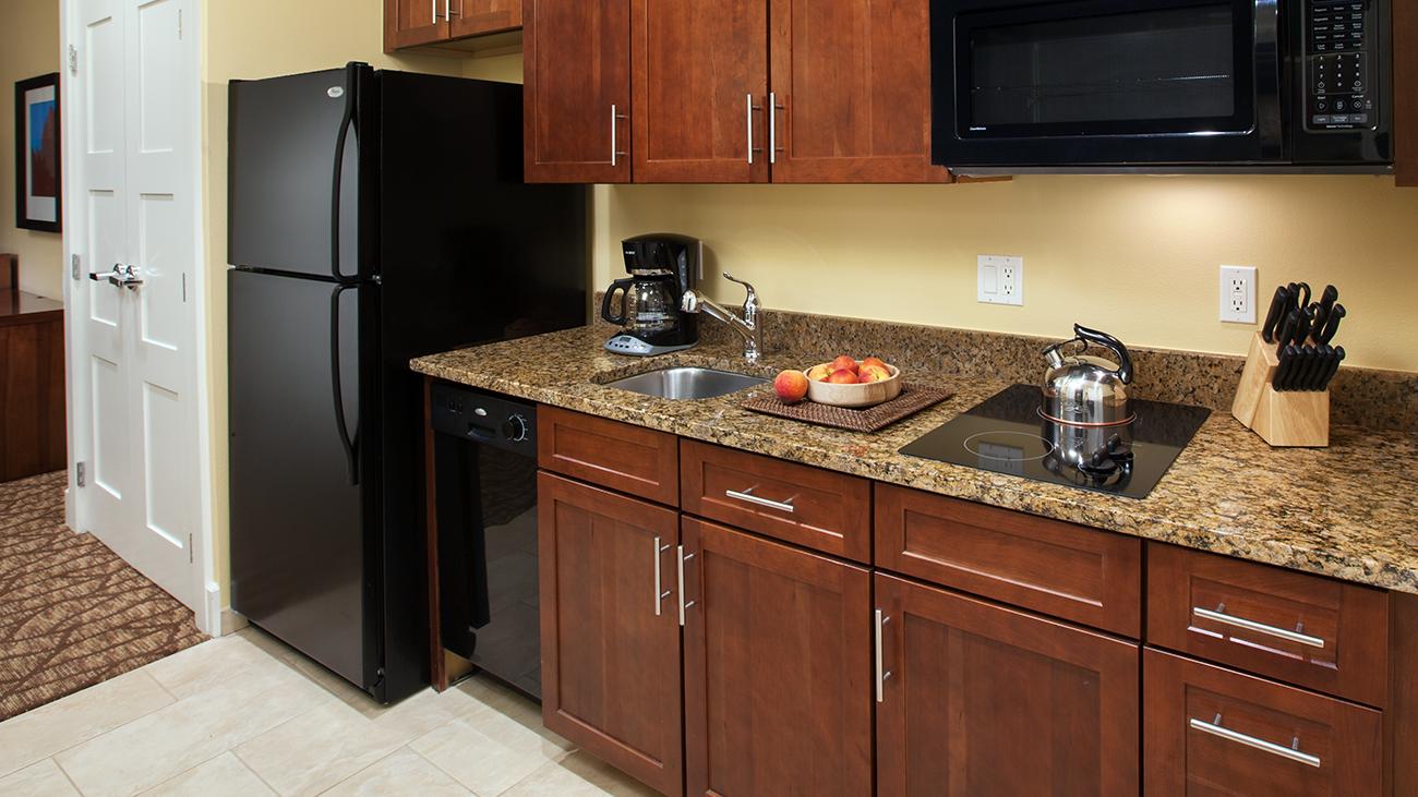 wrf-two-bedroom-lockoff-kitchenette-interior-photo