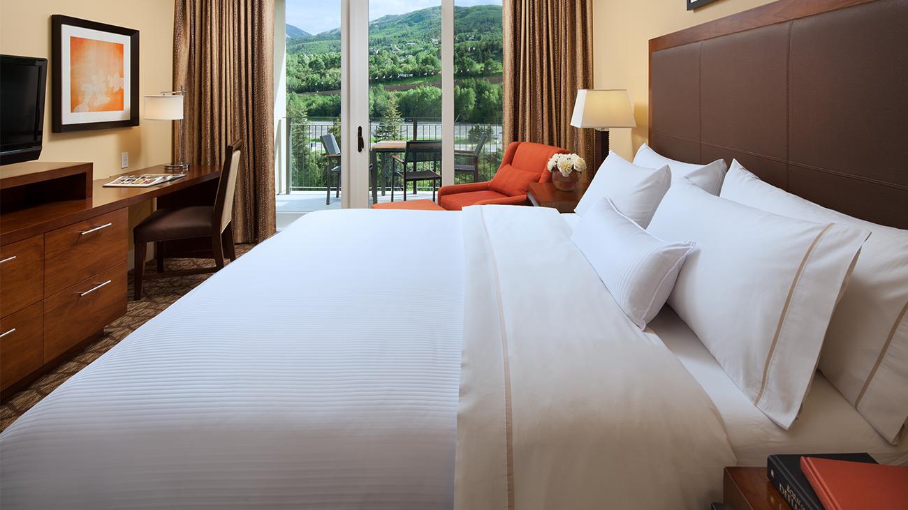 wrf-two-bedroom-lockoff-one-bedroom-premium-master-bedroom-interior-photo