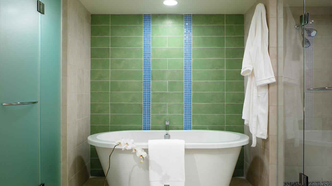 wsj-bay-vista-three-bedroom-bathroom-interior-photo