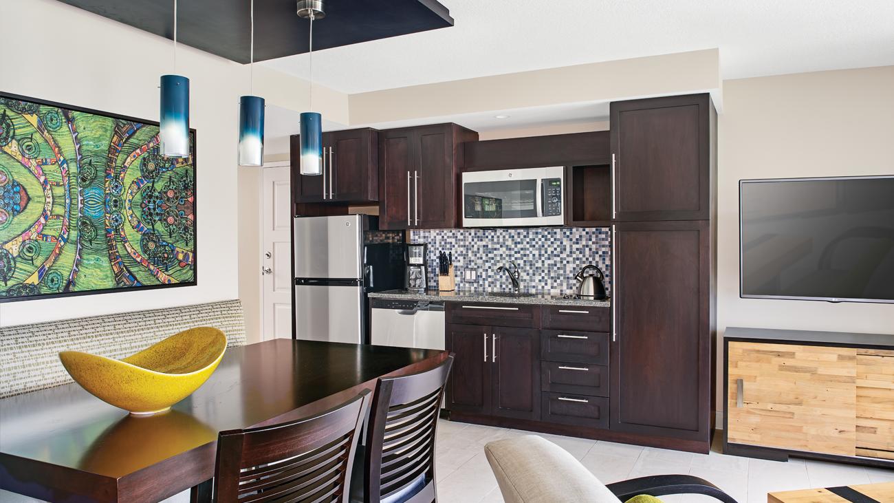 wsj-coral-vista-two-bedroom-dining-and-kitchenette-interior-photo