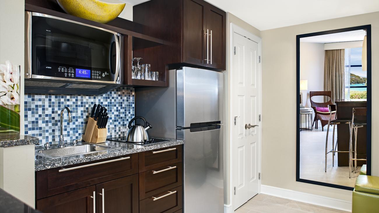 wsj-coral-vista-studio-guest-bedroom-and-living-room-interior-photo