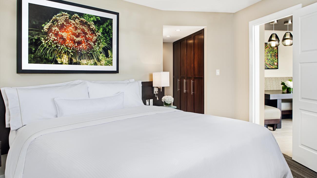 wsj-coral-vista-two-bedroom-master-bedroom-interior-photo