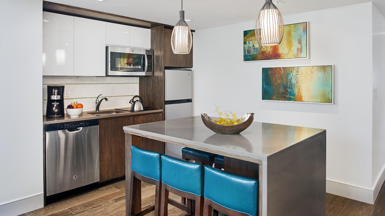 wsj-sunset-bay-two-bedroom-dining-and-kitchenette-interior-photo