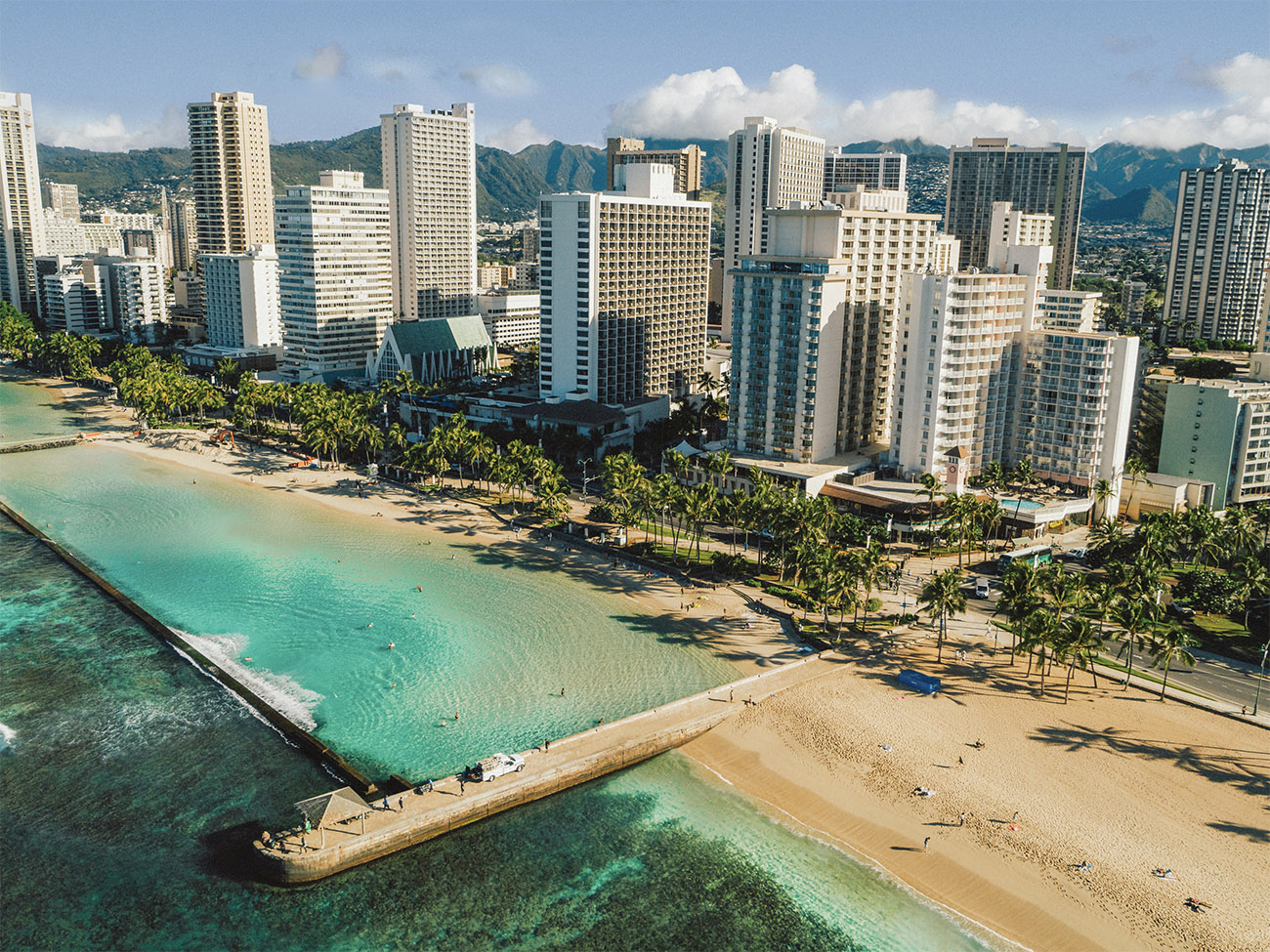 Waikīkī, Oahʻu, Hawaiʻi skyline, courtesy Hawai‘i Tourism Authority (HTA)/Vincent Lim