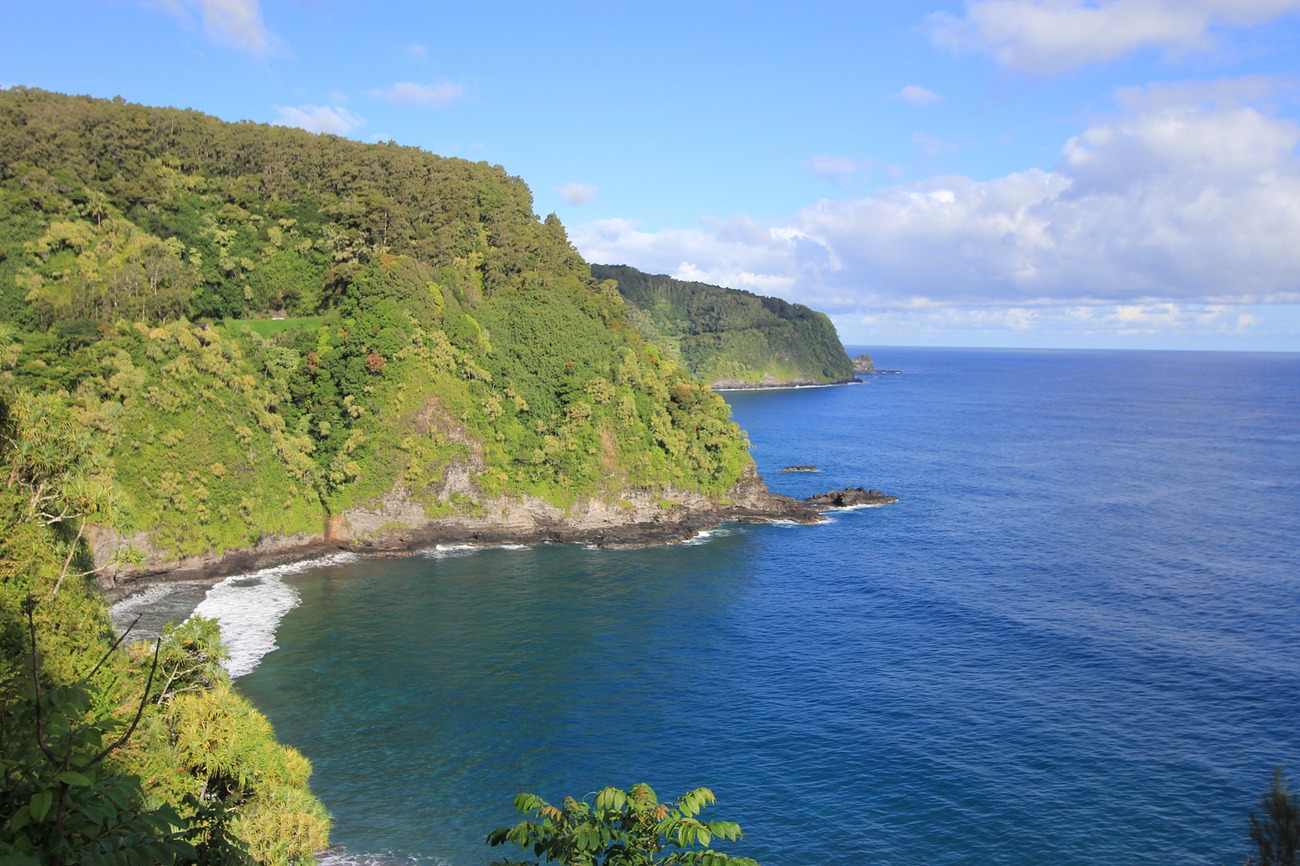 Lush coastal cliffs along the Road to Hāna.