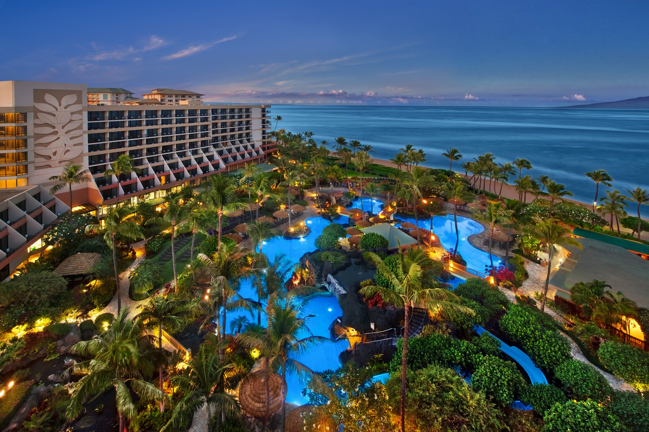 Wide view of Marriott’s Maui Ocean Club by the beach.